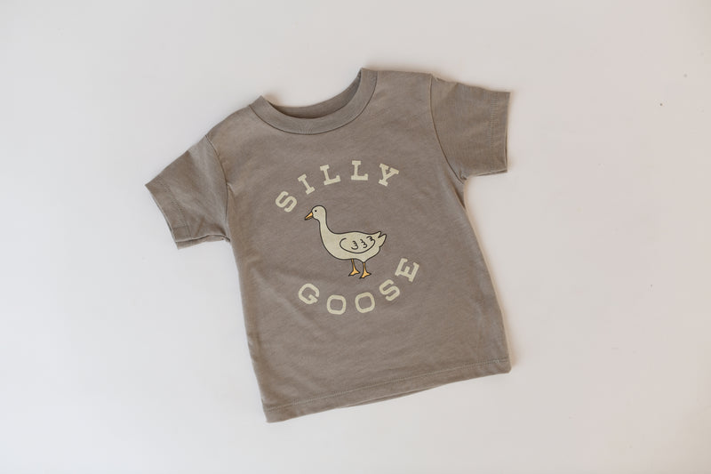 SILLY GOOSE KIDS' TEE | STONE